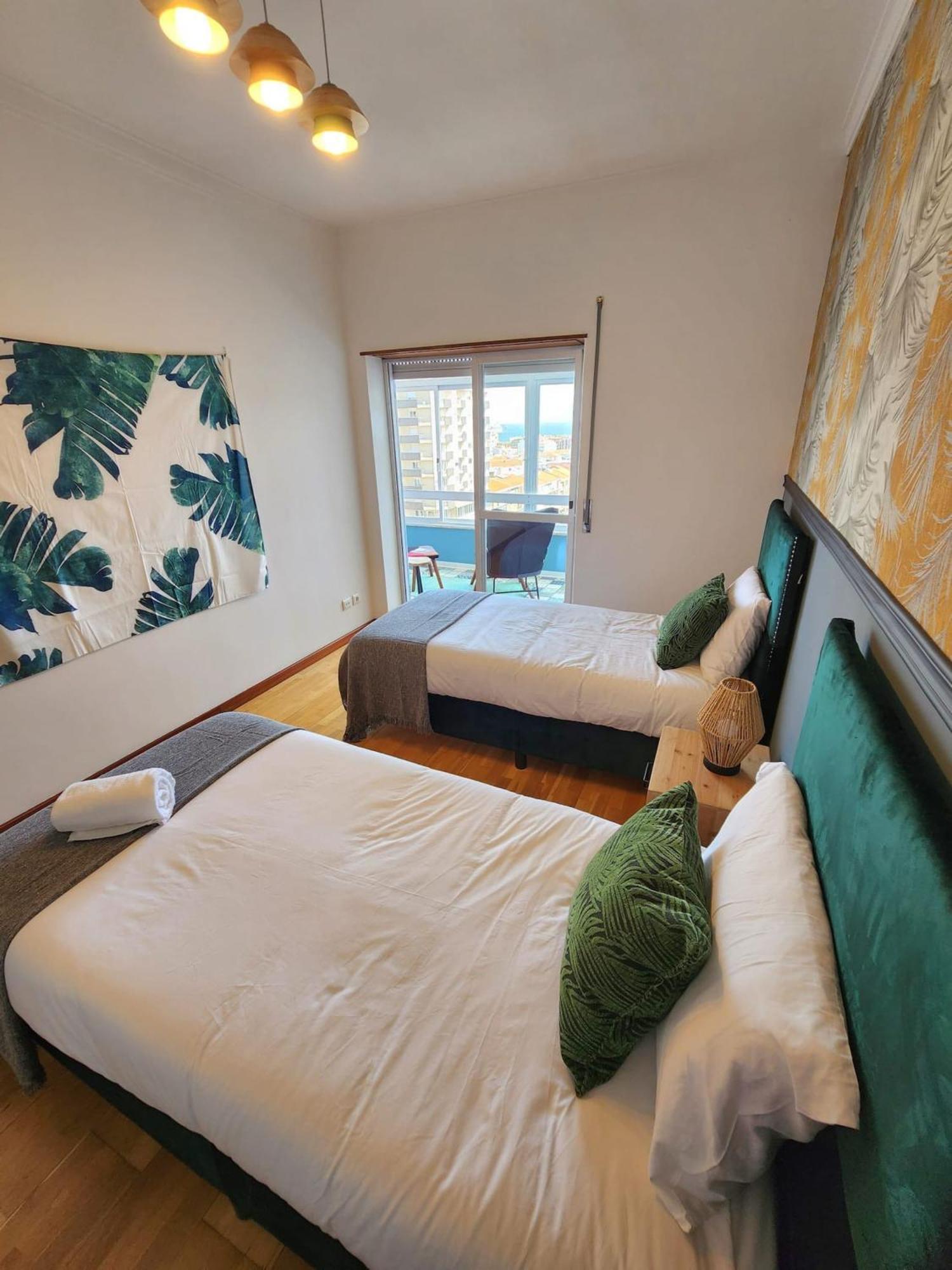 Cozy Apartment In Central Almada W Swing Chairs Luaran gambar