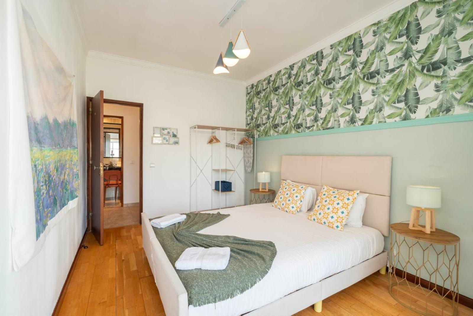 Cozy Apartment In Central Almada W Swing Chairs Luaran gambar