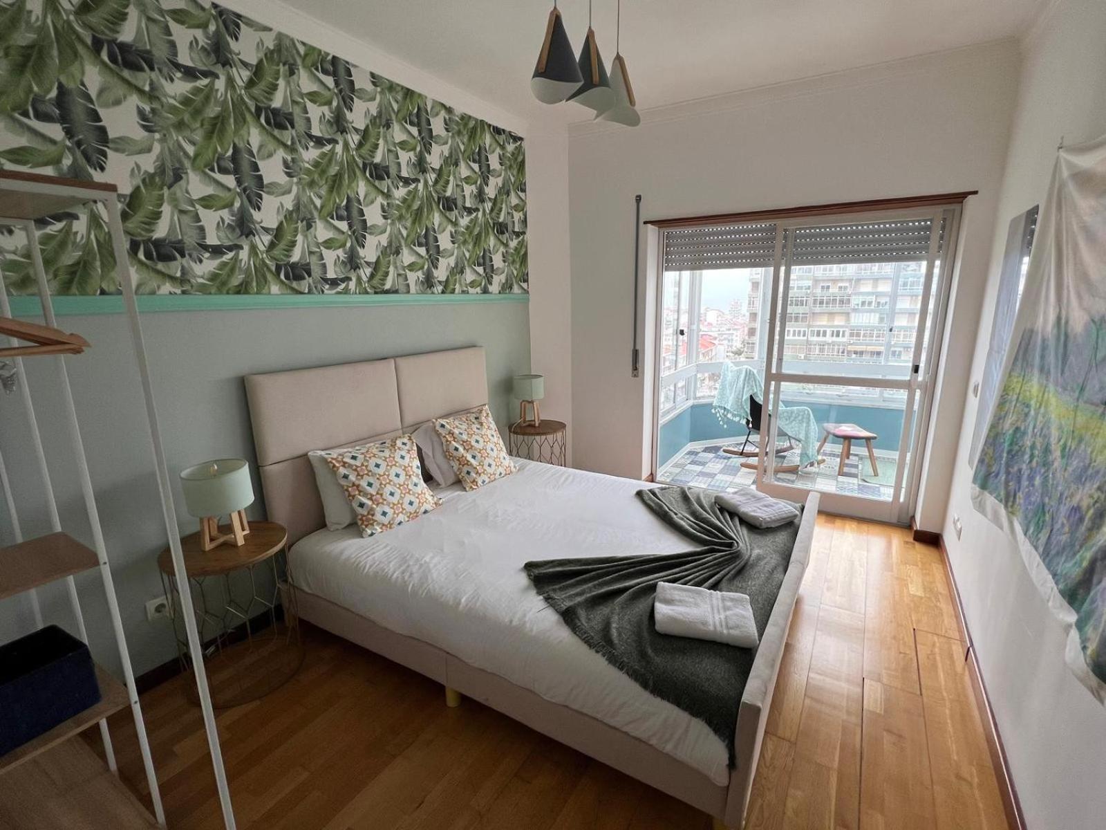 Cozy Apartment In Central Almada W Swing Chairs Luaran gambar